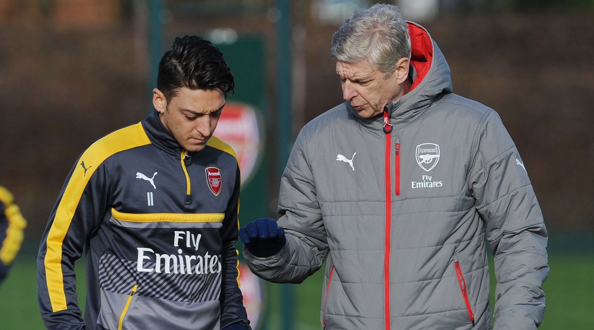 Wenger says "it's possible" that Arsenal sells Alexis, Ozil in January. Their contracts are up at season's end on.si.com/2yiNc0r