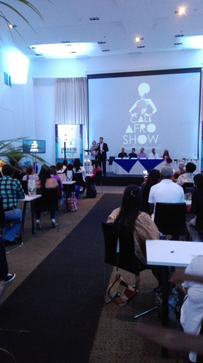 Adrianaluciasan's tweet photo. @camaracali presente en la instalación de #Afroshow https://t.co/7ka17j8PbY