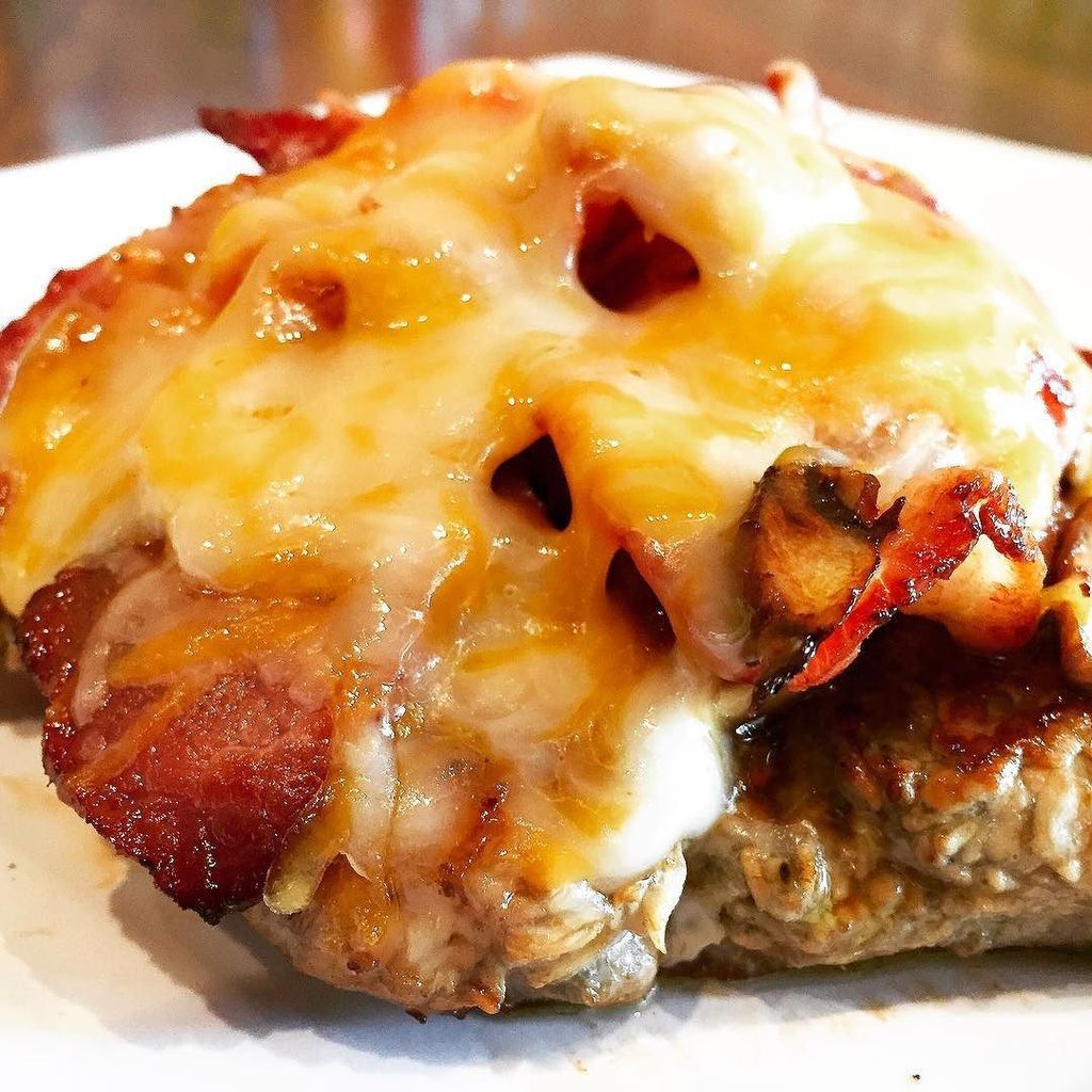 YoMamasMeals's tweet photo. Thursday deserves a great lunch &amp; today we have one! Crystal’s Chicken covered w/grilled mushrooms, crispy 🥓 &amp; melted 🧀! See you soon! #Mea… https://t.co/9Hh3vSJHNh
