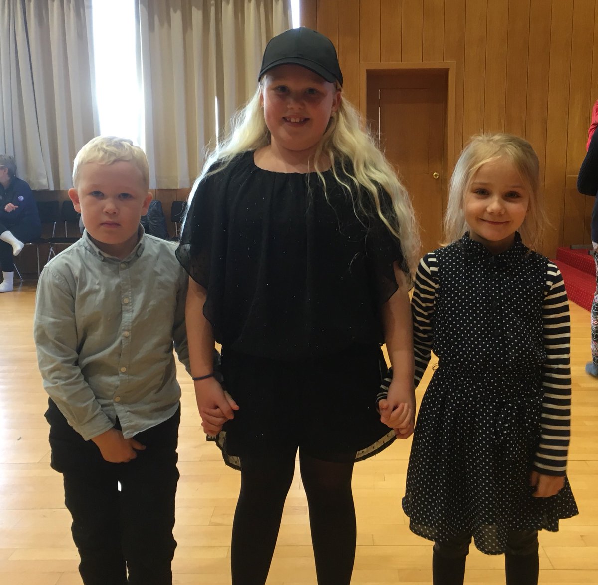 grskav's tweet photo. GaV með vinaball og vinakaffi í Höfðaborg https://t.co/BdWfXcjICf