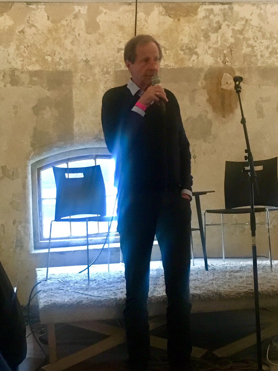ArveH's tweet photo. Kjartan Fløgstad fortel på ein lun og humoristisk måte om sin kulturelle kapital og bakgrunn frå Sauda. #littsymp #oddaoddaodda https://t.co/bAK5hgSsu7