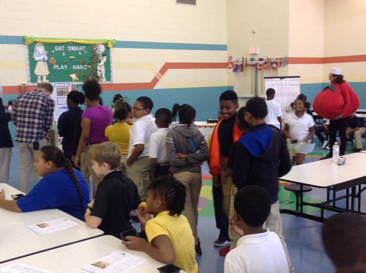NPampilo's tweet photo. NC Farm to School @aureliansprings  presented by Working Landscapes with their apples and vegetables: taste good and better than any other, our SS loved it!  @HalifaxRise https://t.co/F5R9is46TL