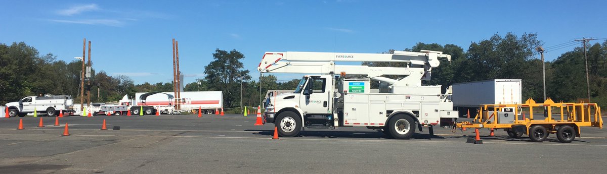 NETTTSTraining's tweet photo. Tractor Trailers, Boom Trucks, and Linemen, Oh My!  What are you/do you plan to do with your CDL? #netttstraining #verizon #eversource https://t.co/79yevISMI6