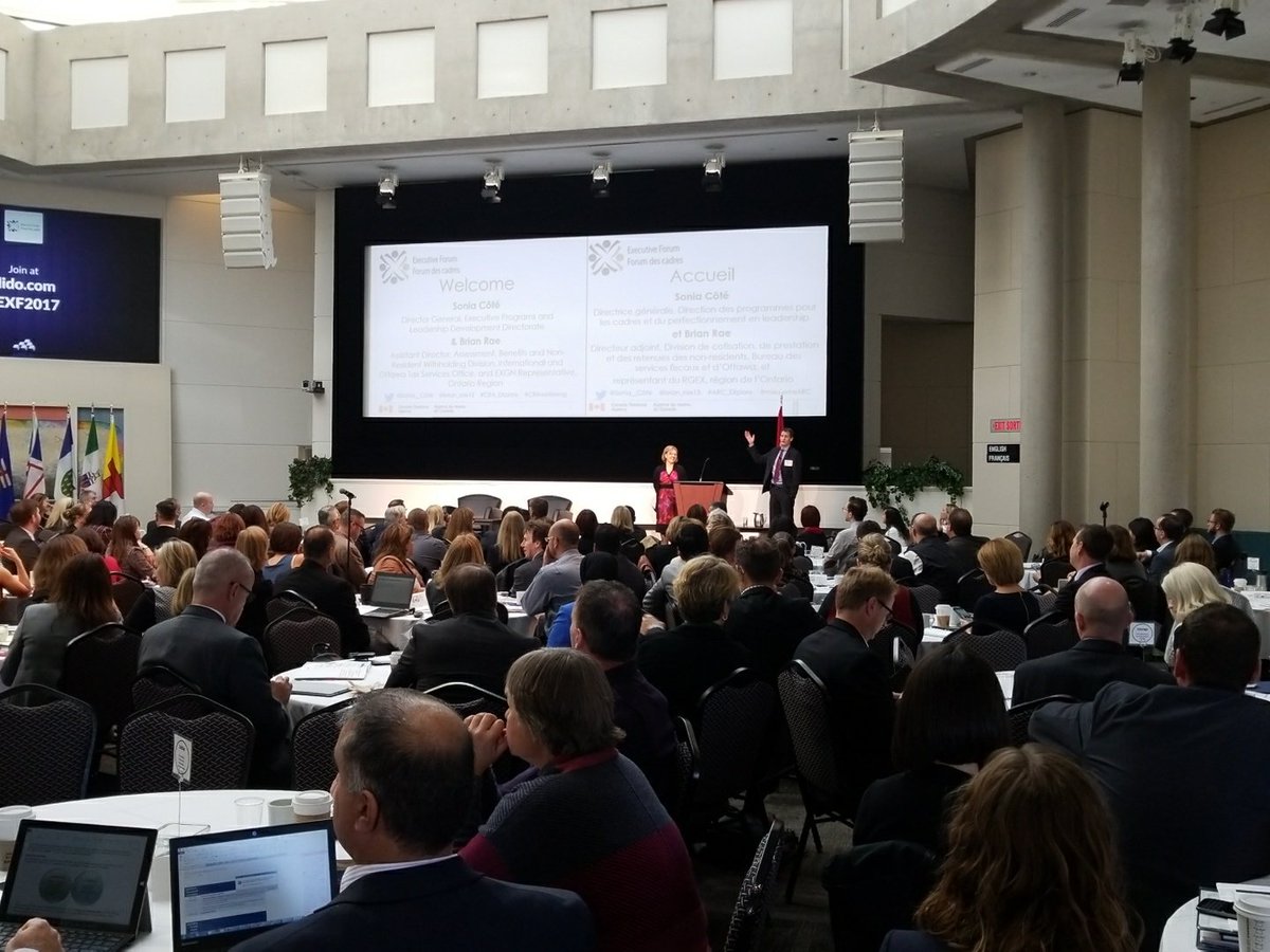 vickieemilie's tweet photo. @Sonia__Cote et @brian_rae13 qui ouvrent le Forum des cadres #EXF2017 avec une salle comble! #ARC_EXplore https://t.co/eM2PDTDy9e
