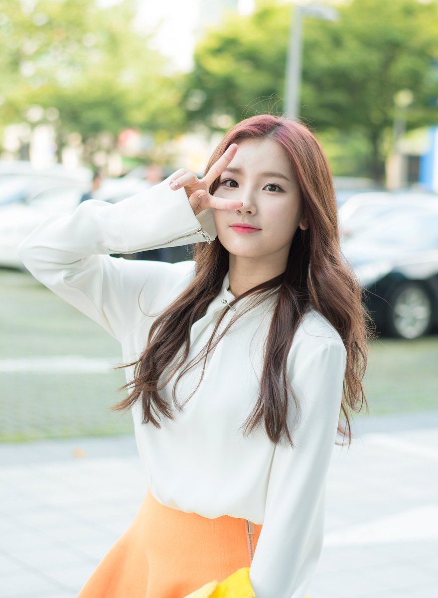 Pob_llun's tweet photo. 170912 한밤김소희
#엘리스 #소희 #출근 https://t.co/nsuJFTKHB0