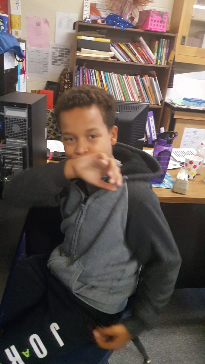 ShyJohnson10's tweet photo. Thanks Ms. Mardis for doughnuts https://t.co/700Yi6spQB