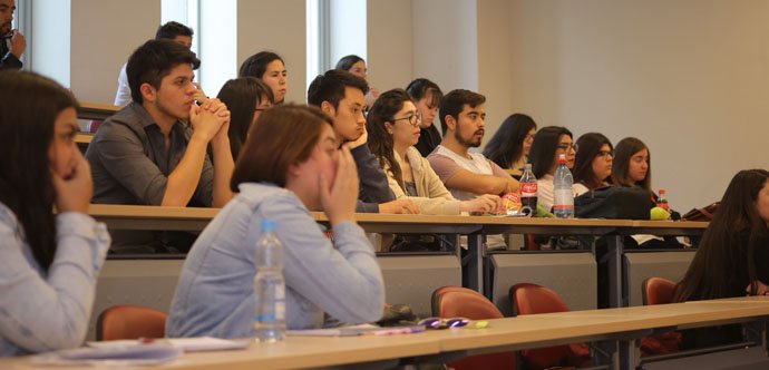 MinDesarrollo's tweet photo. Jóvenes entre 15 y 29 años tienen en promedio dos años más de estudios que la población adulta según #Casen2015 https://t.co/6Pr0dYroQ5 https://t.co/7yz7oztJFu