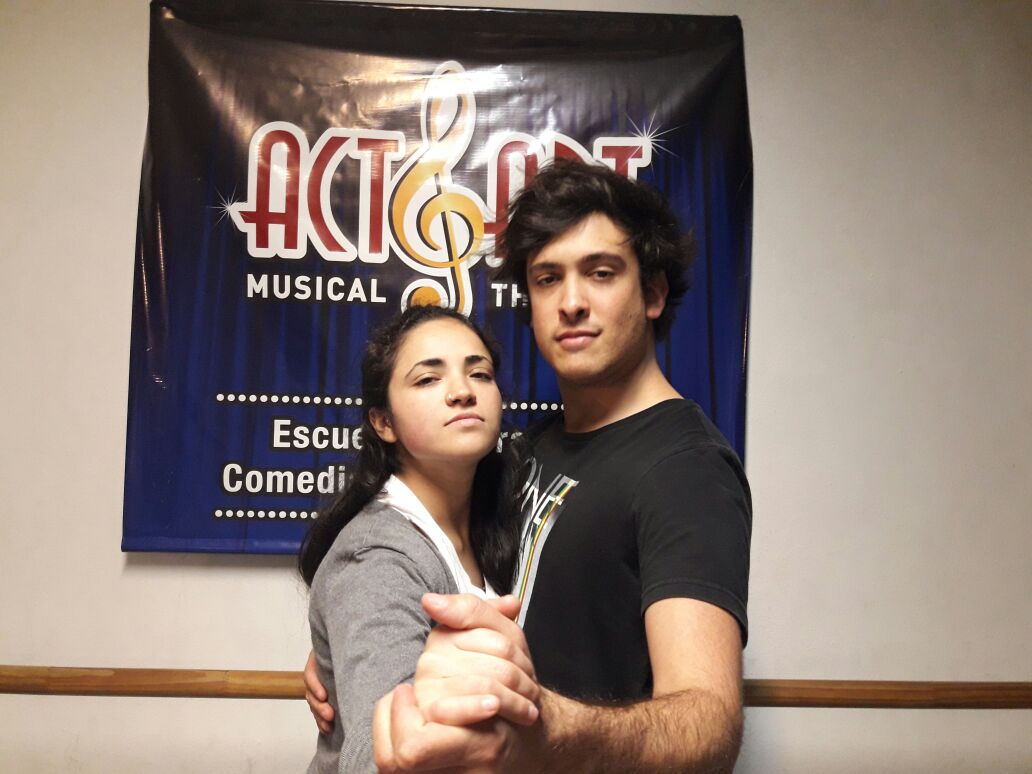 OrquestaTM's tweet photo. @ScarlettsOrtega y #BochaBernández estuvieron practicando todas las coreos para #RentSinfónico en @ACTandART 
¿Todavía no te inscribiste a las reuniones informativas? 😯😯
Solicitá más información en info@actart.com.ar https://t.co/xuPsdVbvN0