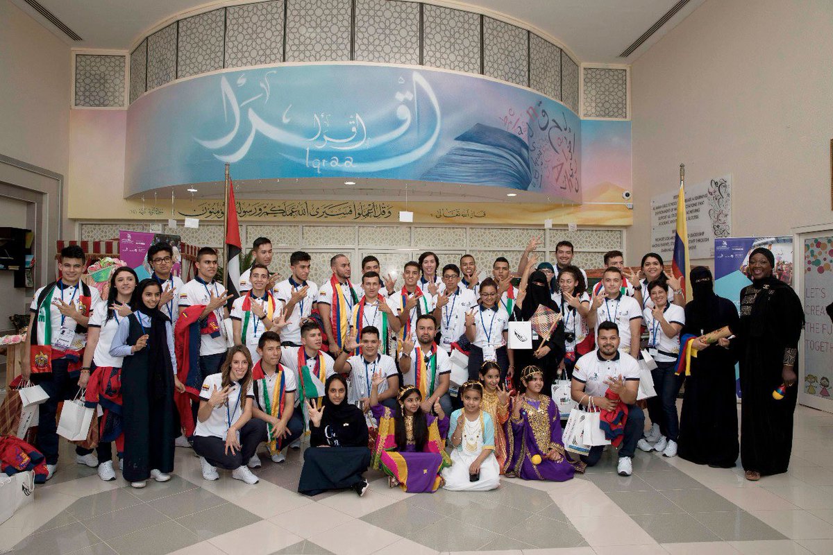 SENAComunica's tweet photo. #SENAEnWorldSkills Estudiantes del colegio Al Mahal de Abu Dhabi, dieron cálida bienvenida a nuestra Selección 🇨🇴 #WorldSkills. #WS_AbuDhabi https://t.co/xTW44d0pYc