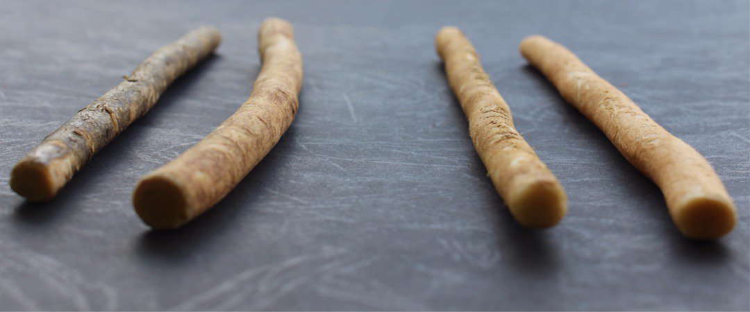 savoirfairdhier's tweet photo. Racines fraîches avec du goût 
16cm à côté de ce qui se fait 14cm généralement 
#sunnah #siwak #brushtooth #hygiènebucale #retourauxsources https://t.co/F5bYT8Q33M