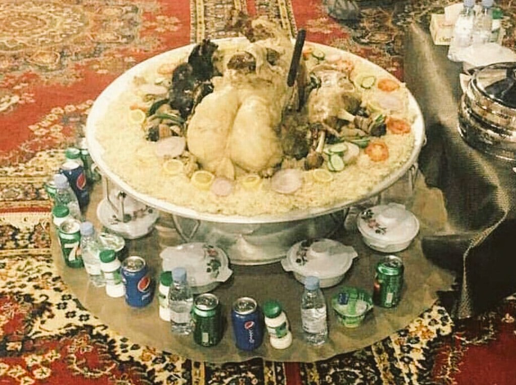 #بيت_شعر_علي_ذوقك
عليكم بالاكل  والشرب فلو كان الرجيم فيه خير ماسمي ابليس بالرجيم..✌😁