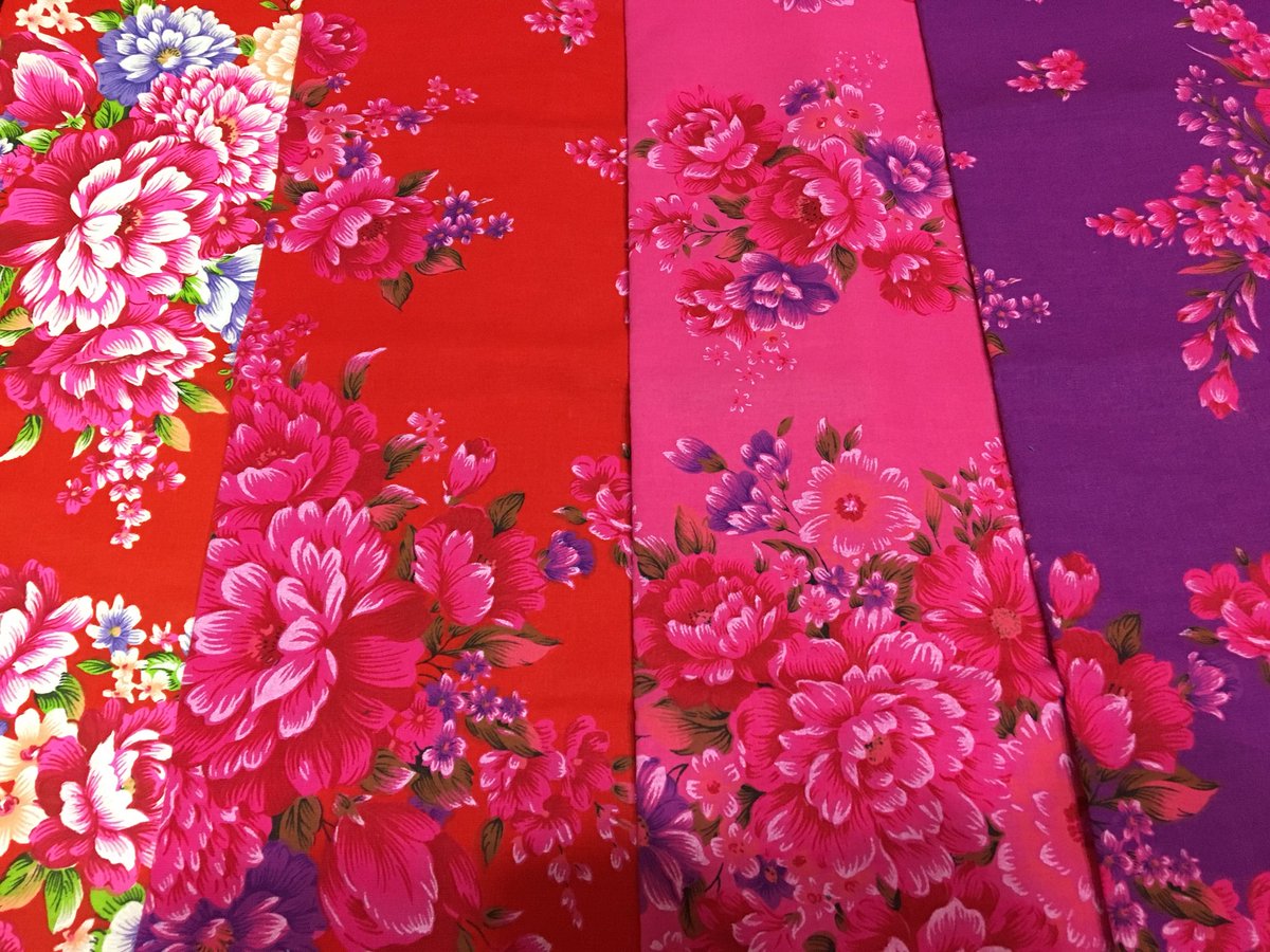 藍蓮花 台湾花布 二度染め 浪漫牡丹叢 赤 ピンク 紫 このピンクはお店の人がもう生産終了と言っていたんだけど本当かな だったら幻の商品 台湾花布 客家花布 コットン生地 花柄 Cotton Retro 復古 Floralpattern Flowerprint T Co