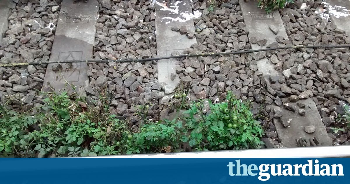 WaterAidUK's tweet photo. End of the line for poo on the tracks? About time too! https://t.co/1bAfMJvdZG https://t.co/JS0O7eGxMC