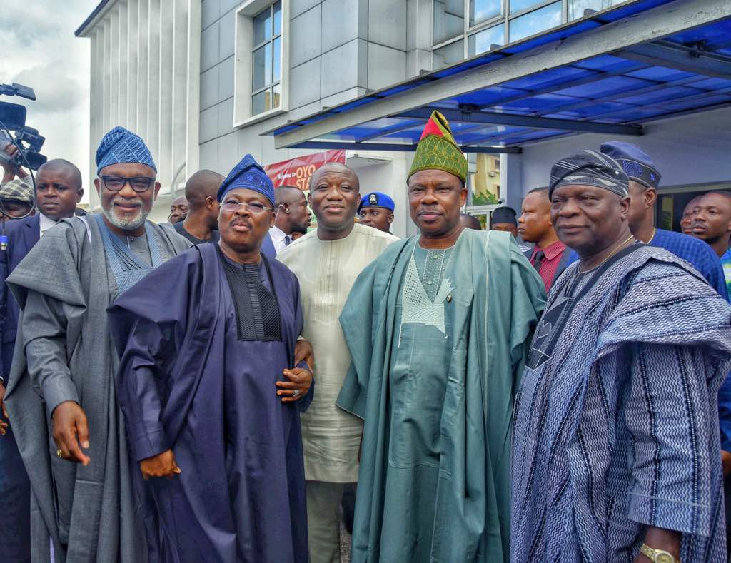 RotimiAkeredolu's tweet photo. Today at the APC South-West Stakeholders' Meeting held at the Exco Chamber, Oyo State Governor's office, Ibadan. https://t.co/iOAGQmeble
