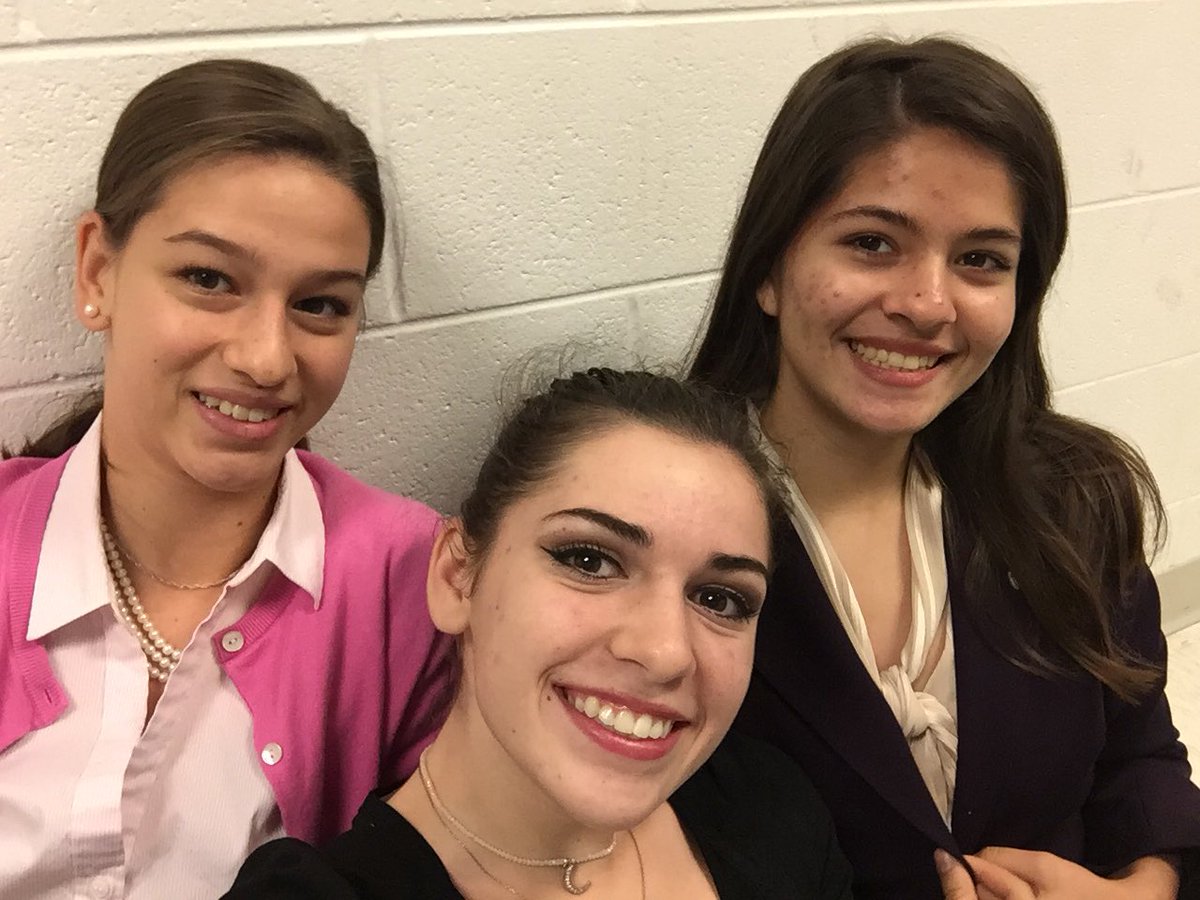 emilyev14's tweet photo. Mom squad #ATOWNHC11 @AHSpiritWars https://t.co/UHNtb1KCVp