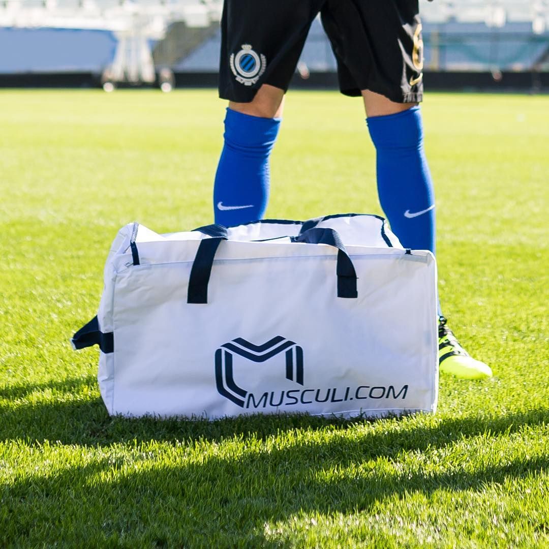 MusculiProducts's tweet photo. Our #gym bag is not just a ‘gym’ #bag, it fits all #sports and can even function as a travel bag. Enjoy a 20% discount only today 👀 #musculi https://t.co/LPTfQoeU82