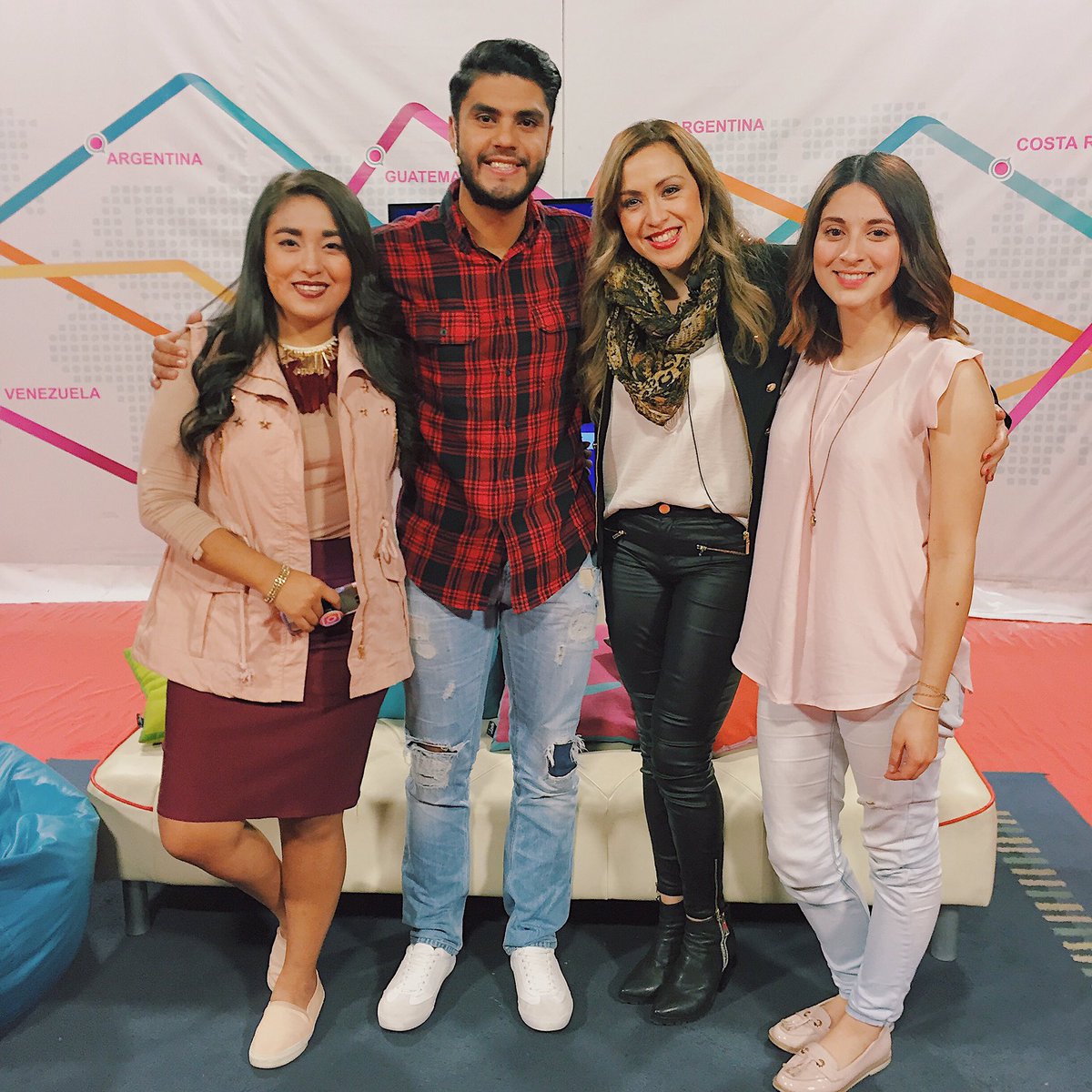 RogeerGuerra's tweet photo. @kristymotta en @ejtvla presentando "En todo lugar", canción de la producción RESPIRO FE. 📺 🎥 https://t.co/kyobWrVN6q