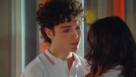 WenaProfeTVN's tweet photo. ¡El Pipe se reconcilia con la Jo! Revive este imperdible de #WenaProfeTVN aquí ➡https://t.co/isZMsWl8ds https://t.co/VtLxxvPxah