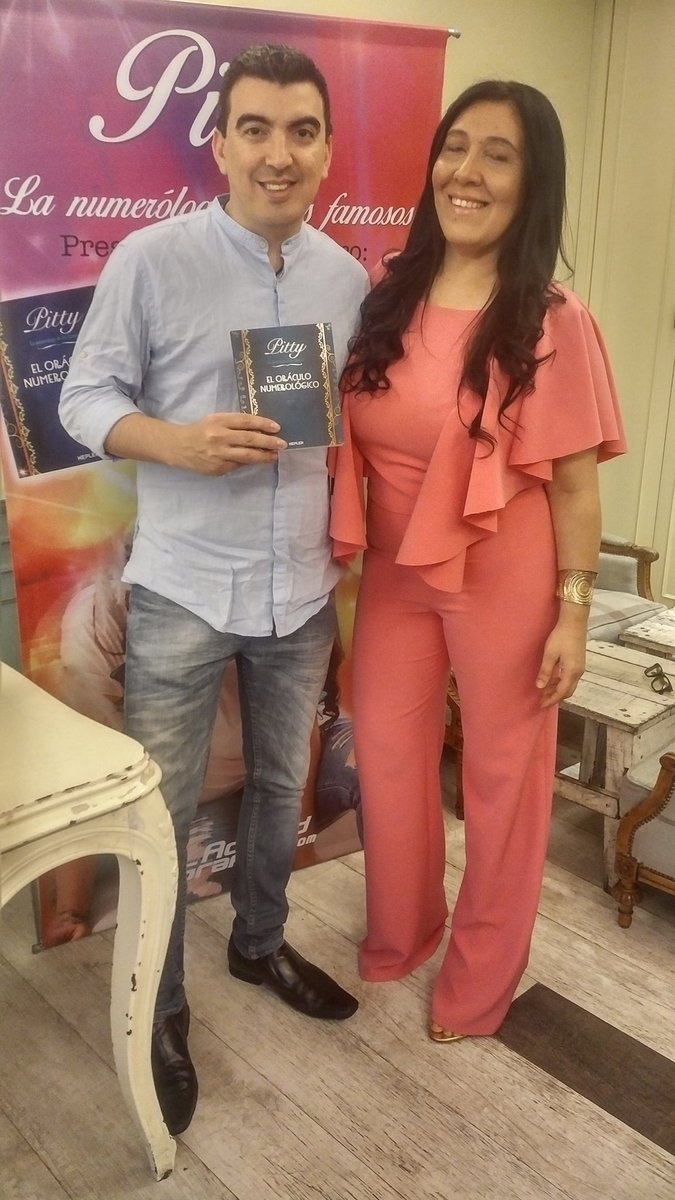 Ivan_camano's tweet photo. Presentación del libro  @numerologapity con Pitty y Marina Calabro cc @maxicardaci #ElOraculoNumerologico https://t.co/LcJ0NPGTne