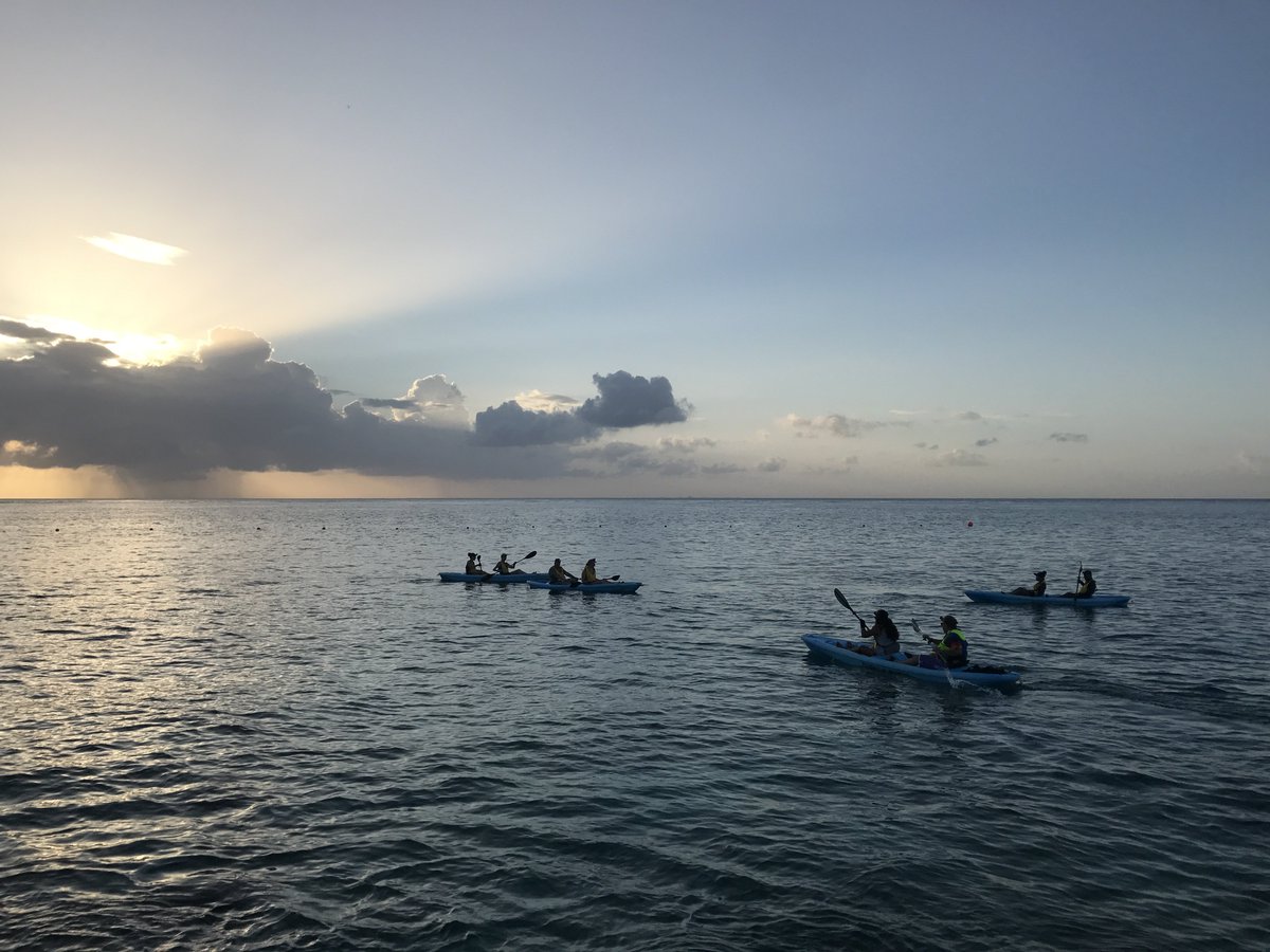Come and live our #SunsetKayak! 🚣🏻 #ExploreanExperience #ExploreMore
