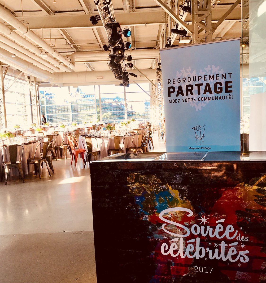 vrcarbonneau's tweet photo. 2night’s the night @Regroup_Partage #soireecelebrites 🍸💰🎉 #mtl #don https://t.co/qFNUijSFi8