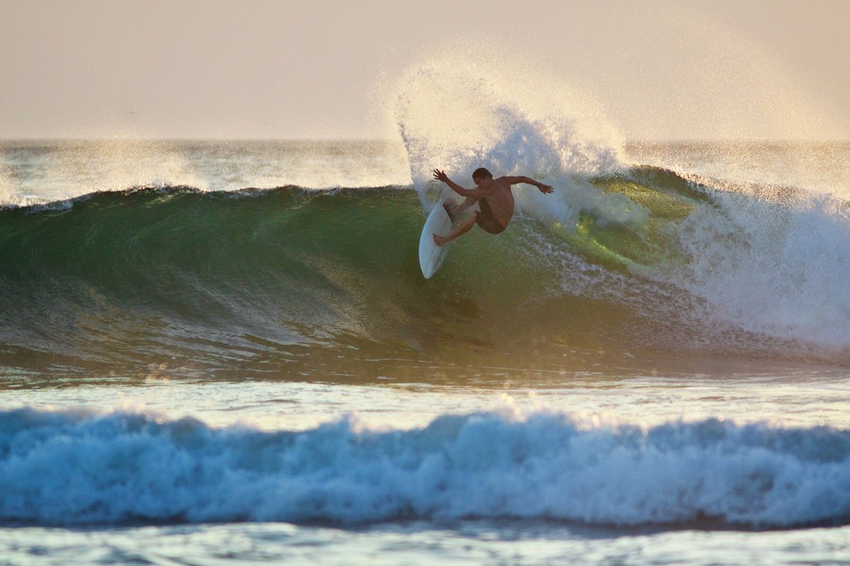 aerialite_surf's tweet photo. The waves are yours to make awesome things happen. #ShapeGlassSurf #Aerialite #BoardsAreAwesome https://t.co/nlzeLFGYFv