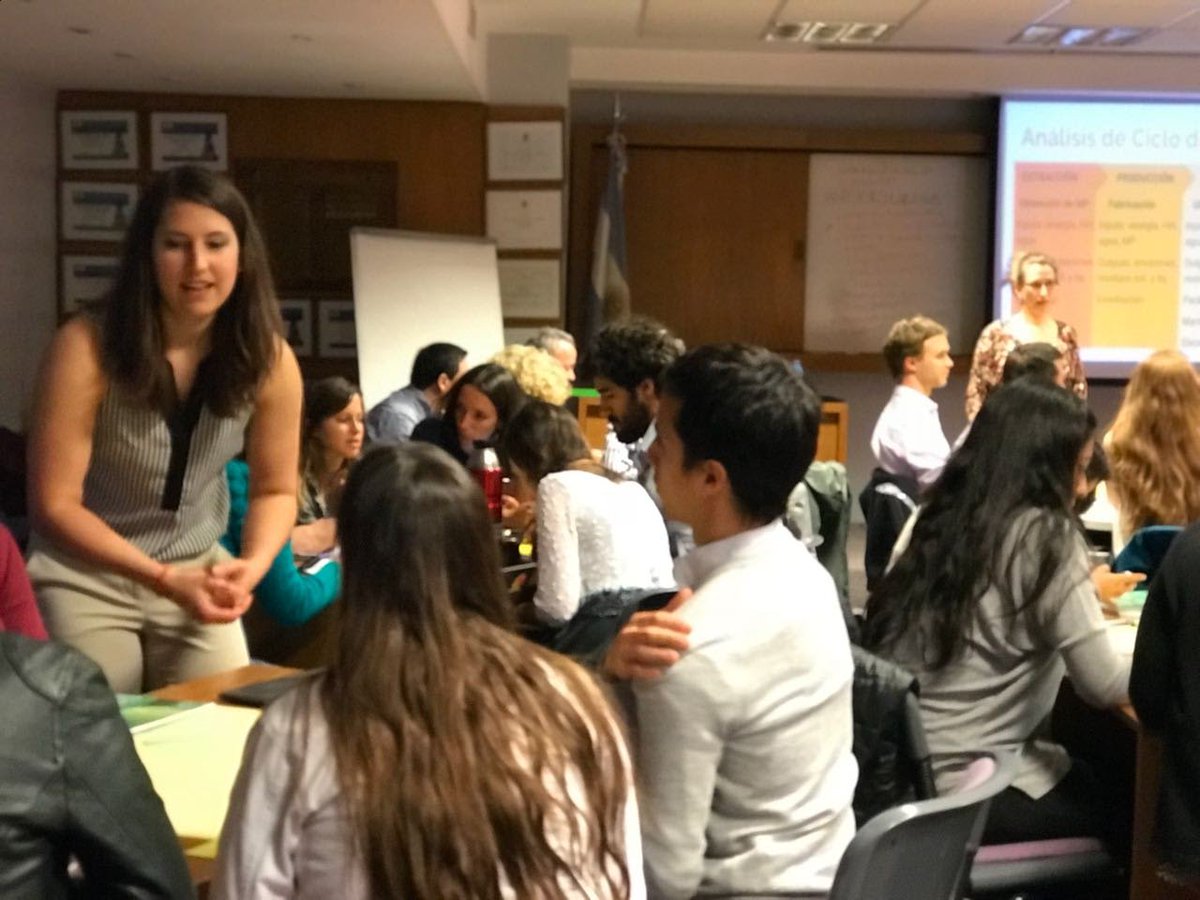 MayraColuccio's tweet photo. @AidisJoven1 posibilitó el taller de Economía Circular con @surewecan @afbesada @marina_solanas y acompañamos en innovación a @olivozaitum https://t.co/9SL6gqo2JU