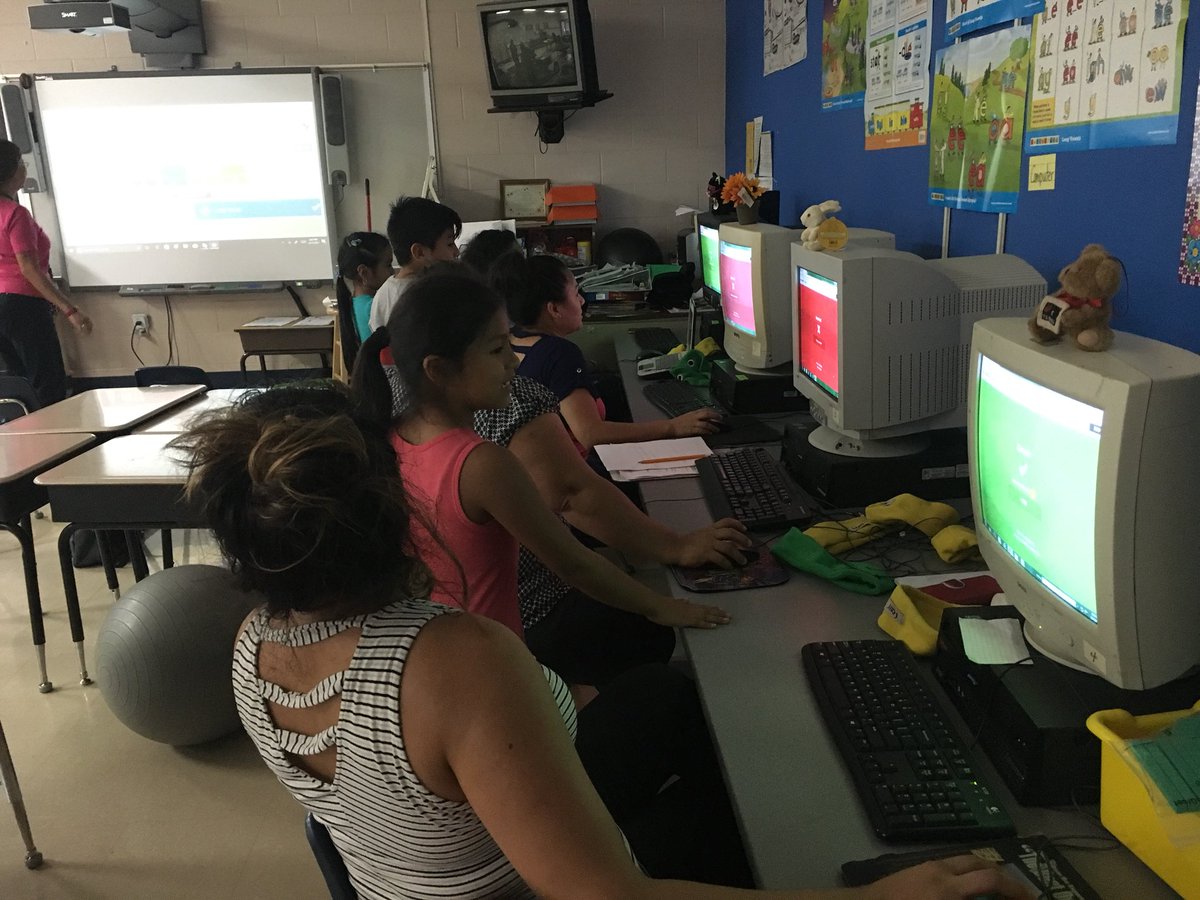 Ms. Lossa explaining math skill to 2nd grade ESL parents. #watchussoar <a href="/ZebVanceEagles/">Zeb Vance Elementary</a> #teamzeb