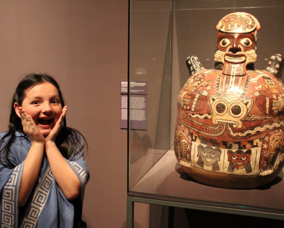 MuseodeArteLima's tweet photo. #ViveNASCA La joven actriz Francisca Aronsson visitó el #MALI y vivió experiencia #NASCA | ¡Solo tienes hasta el domingo 15 de octubre! https://t.co/clgG6H6pIN
