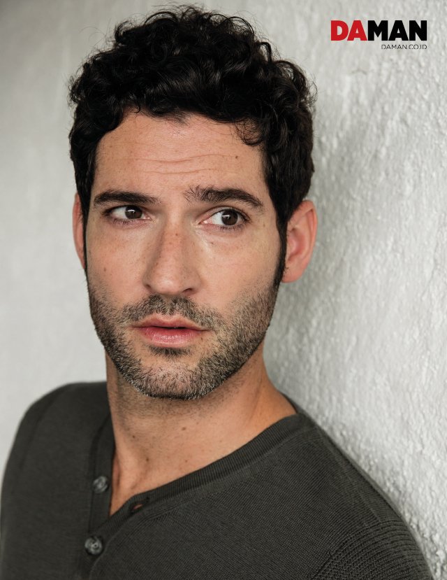 thoriginrls's tweet photo. as sardinhas dele, eu tô muito apaixonada por tom ellis https://t.co/o4dq7SqMOg