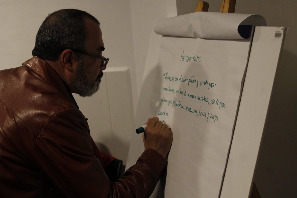 #FabricasDeIdeas Cómo enfrentar la construcción social? Desde la ciudadanía o desde la institucionalizad? #HacerMéxico @xlamexicanidad