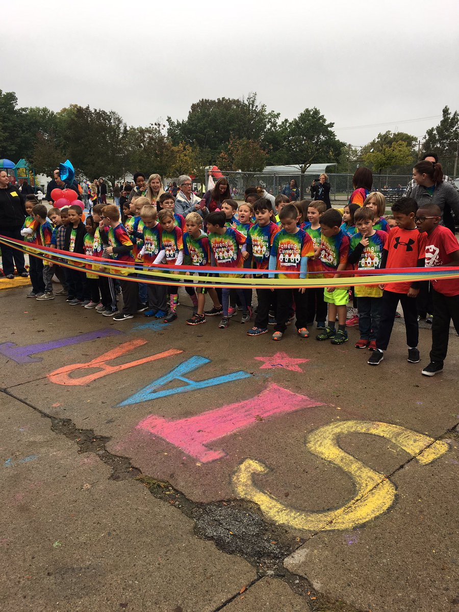 MrsCelini's tweet photo. Anxious to run! What a fun day at Pattengill. #pattengillpride https://t.co/BqT2xxBPwY