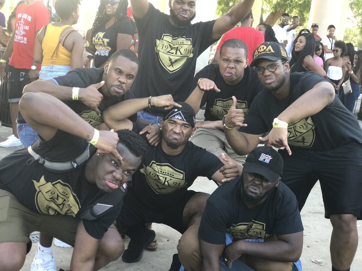 MowestAlphas's tweet photo. 26 YEARS STRONG! Happy Charter Day to those brothers from SK! #MowestAlphas #SKAlphas https://t.co/Cw85hLI7Ra