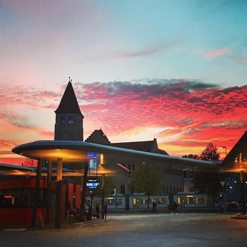 jenaparadies's tweet photo. 👀📸🌇 #jenacity #jenaparadies #sunset🌅 #evening #busbahnhof #moments #heimatliebe https://t.co/QdKXUKnTZT