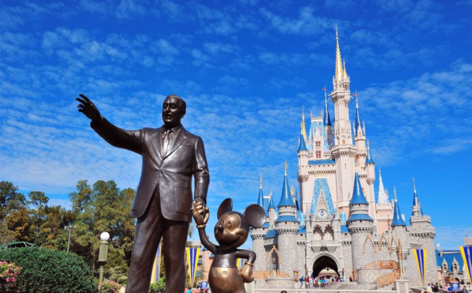 myRixFlix's tweet photo. Let's live every day like we're on vacation....at least from 5pm to midnight. #ThursdayThoughts #RixFlix #AtDisneyToday https://t.co/P0zAVteOpF