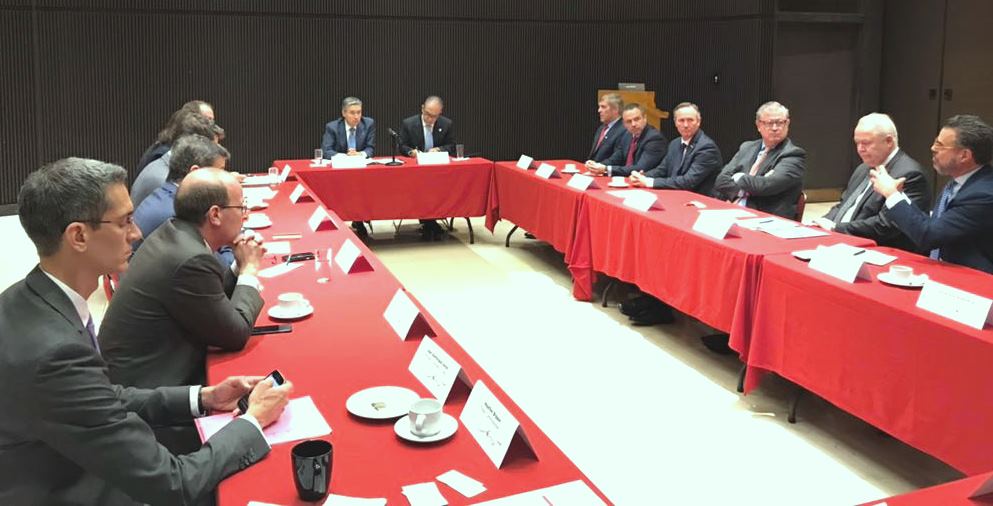 AmbCanMexique's tweet photo. Minister @FP_Champagne Entreprises CAD partagent les possibilités offertes par le MEX pendant évènement de @CanChamMx et @AmbCanMexique https://t.co/uNMli9YOpL