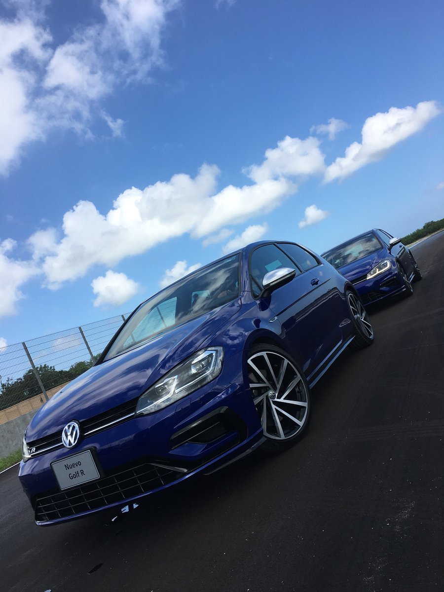 AutosDesign's tweet photo. #Wow que auto! Estamos probando el nuevo @Volkswagen_MX #NuevoGolfR https://t.co/EO3OKQPn9b