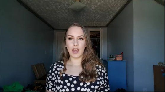 emilynmax's tweet photo. Filmed with 2 diff cameras simultaneously yesterday. Neither are perfect but which is better? Ignore the backgroud lol #camerahelp https://t.co/MH3ML4SIXM