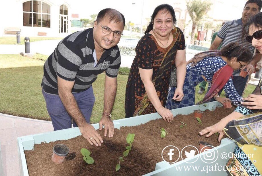 Qafcopr's tweet photo. #QAFCO organized a planting activity for its employees and their children as part of #Arab_Environment_Day , in #AlBanush_Club https://t.co/YViJVEdQDR