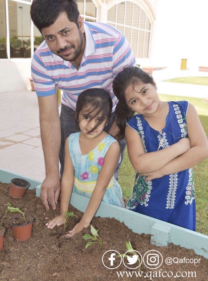 Qafcopr's tweet photo. #QAFCO organized a planting activity for its employees and their children as part of #Arab_Environment_Day , in #AlBanush_Club https://t.co/YViJVEdQDR