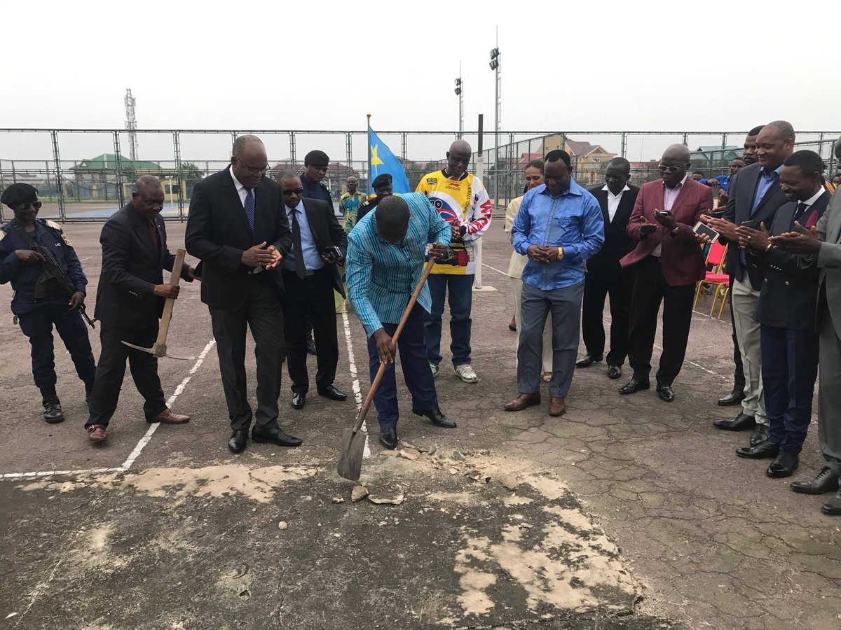 StadeMartyrs's tweet photo. Lancement des travaux de réaménagement du court de tennis #StadeMartyrs ministre des Sports et Loisirs, Papy Niango, mardi 3 octobre 2017 https://t.co/pZULtkoNBJ