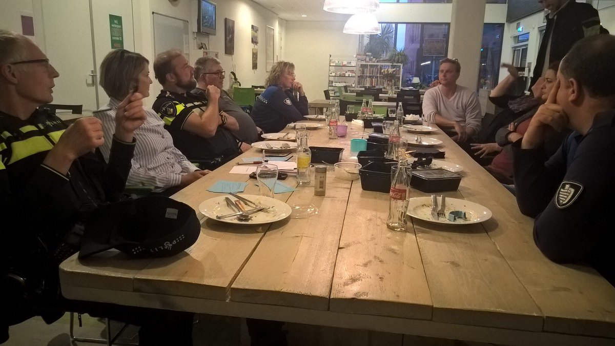 Nagesprek #wvdv Zeist “Gevoel” opgehaald  huisbezoeken Nijenheim flats|laagbouw @politiezeistwst <a href="/WM_ZeistWest/">Wijkmanager Zeist-W</a> <a href="/BOAGemZeist/">BOA Gemeente Zeist</a>  <a href="/MeanderOmnium/">MeanderOmnium: Welzijn in Zeist</a>