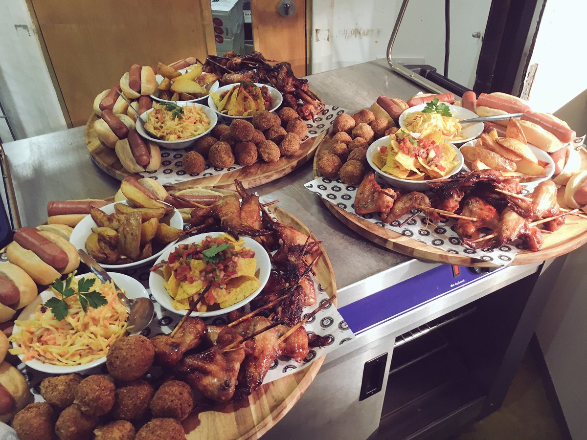 TWABoarding's tweet photo. Wow 😳 @foodwiththought @wellingtonacad @BSAboarding @GoodSchoolsUK #yumyum #getinmytum https://t.co/kHVa3jvz0F