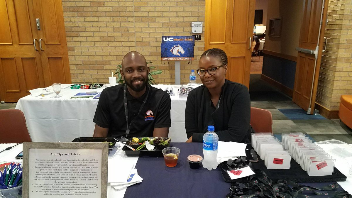CellebraTez's tweet photo. shout out to our volunteers!! #iC32017 #bionorthtx - https://t.co/YNfyNB9bqa https://t.co/xvfVcI0RyQ
