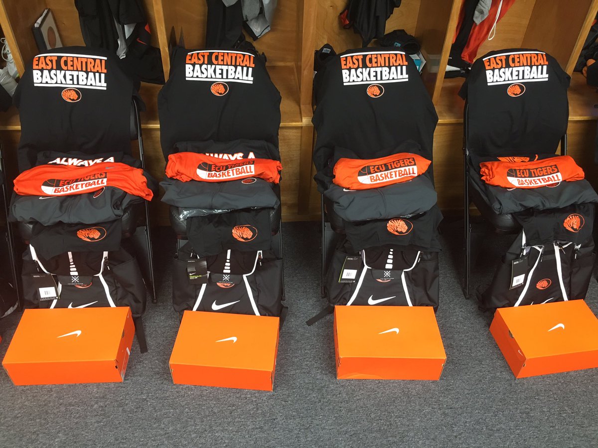 ECUTigersMBB's tweet photo. Christmas in October 🎁🎁‼️ #Swag #DevelopU #HearOurRoar https://t.co/RwHdghC5os