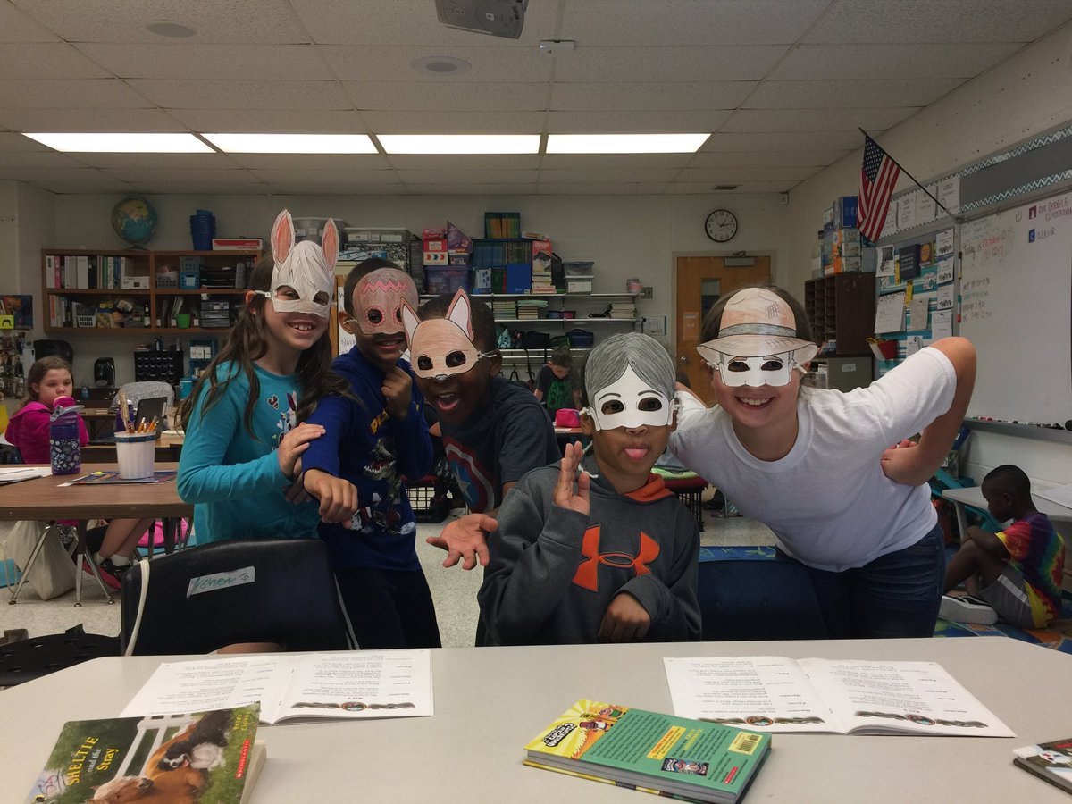 DrTower_Reading's tweet photo. Reader's theatre @Providence_ES @nguyen_vbcps #gingerbreadman https://t.co/jHnXFHMJcG