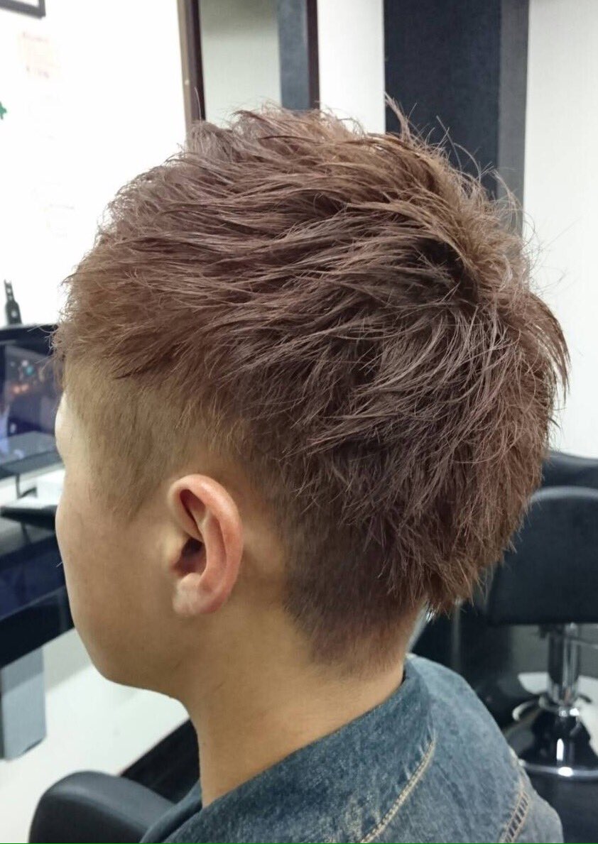 ヘアーラウンジカルネ 熊谷真人 Ar Twitter アッシュベージュ に少しレッドを混ぜたメンズ2ブロック T Co Gcbrmlxtvy グレージュ ベージュ アッシュグレージュ 外国人風カラー レッド系カラー レッド髪色 2ブロック メンズ髪型 メンズ髪色