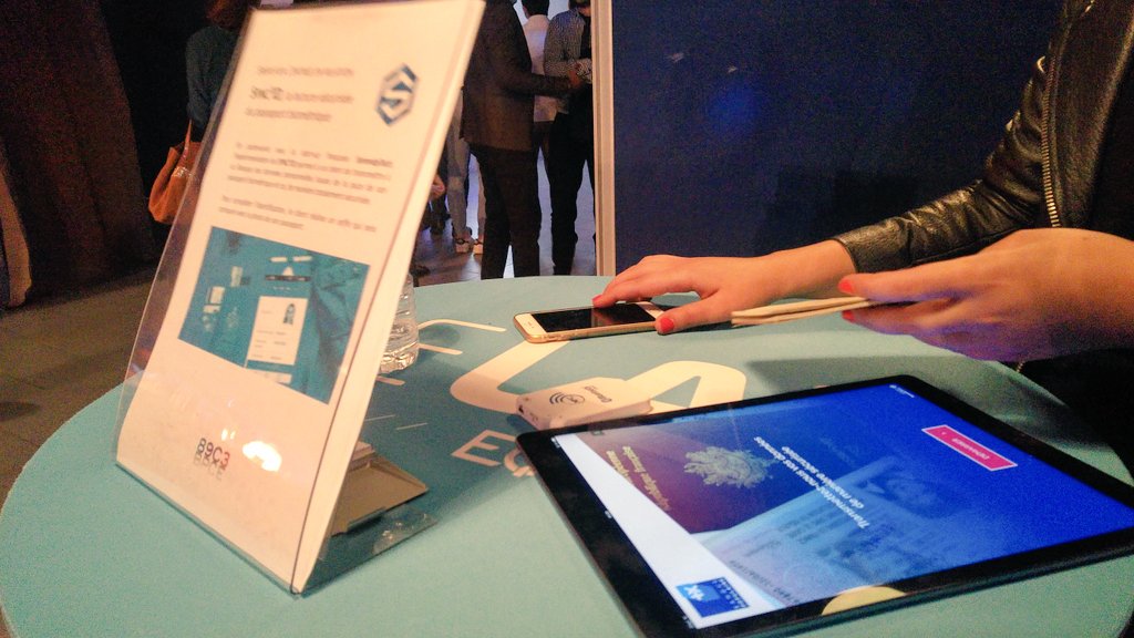 ChampagnePatou's tweet photo. Au #dawbybps #daw de la @BanquePopulaire on découvre #SyncID by @serendptech. La vérification 100% digitale de données personnelles. https://t.co/oaQHybJf5N