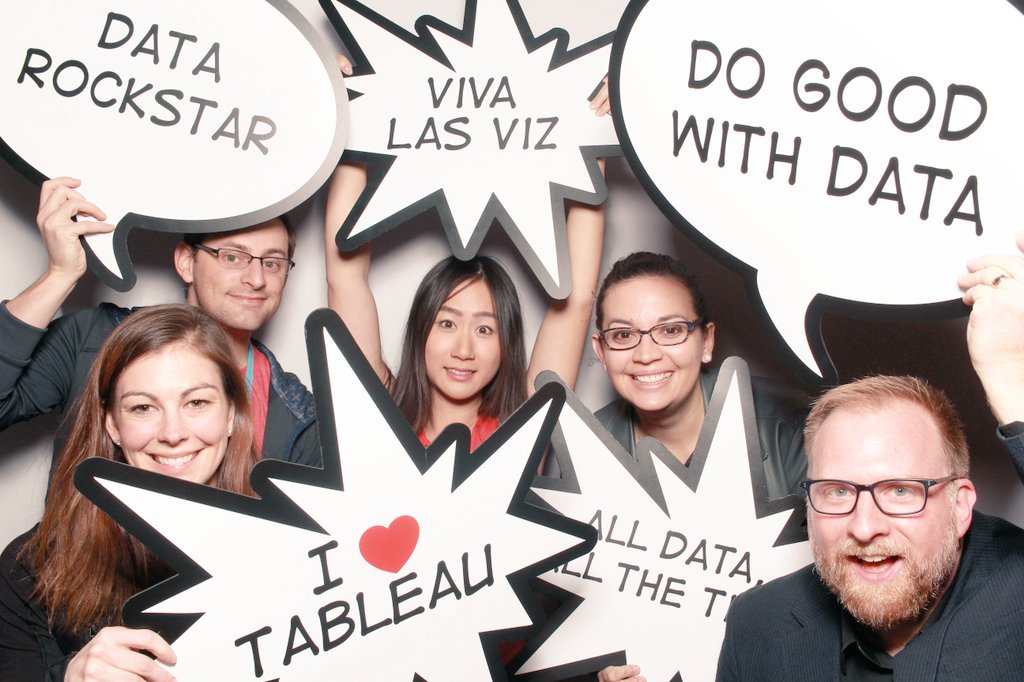 databutterfly's tweet image. Hanging with the Cincy #datarocksters 😎 @tableau @cincyTUG  #Data17 #cincy  #wearedatapeople #dataviz #tc17 #vegasstrong