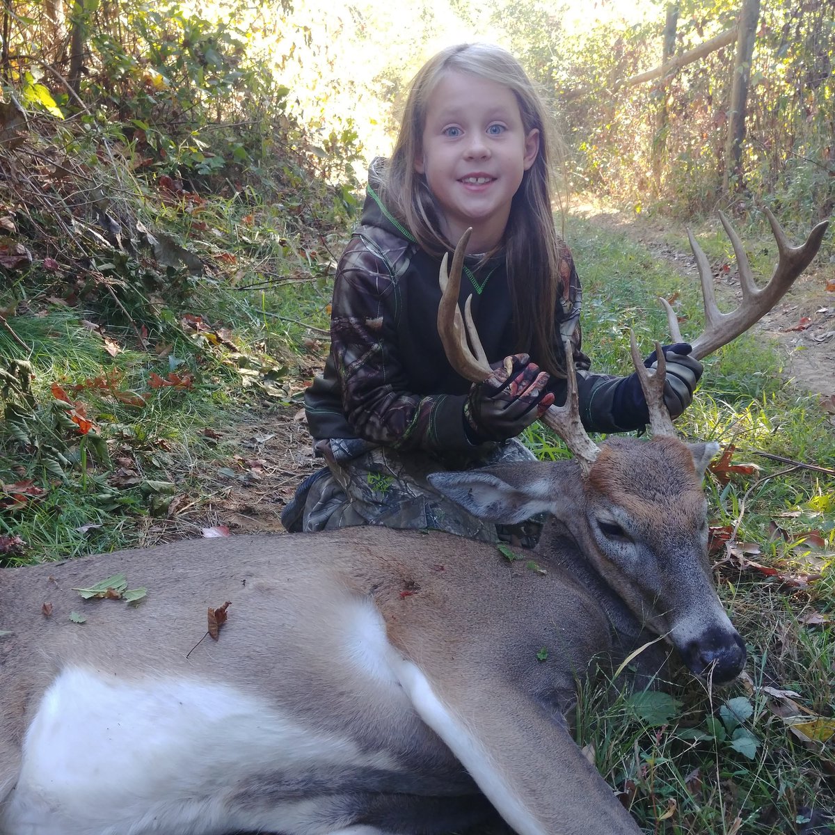 Paislee's first buck and its a dandy! This girl is a shooter! 3 animals under her belt with no tracking needed! #dropwheretheystand